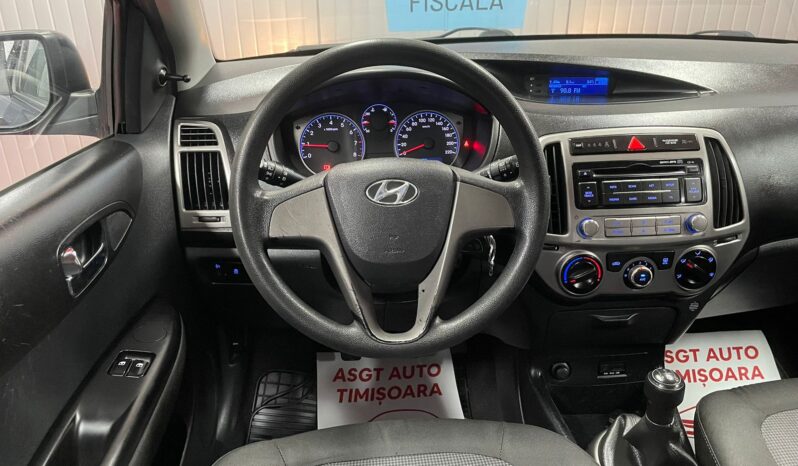 
								HYUNDAI i 20 full									