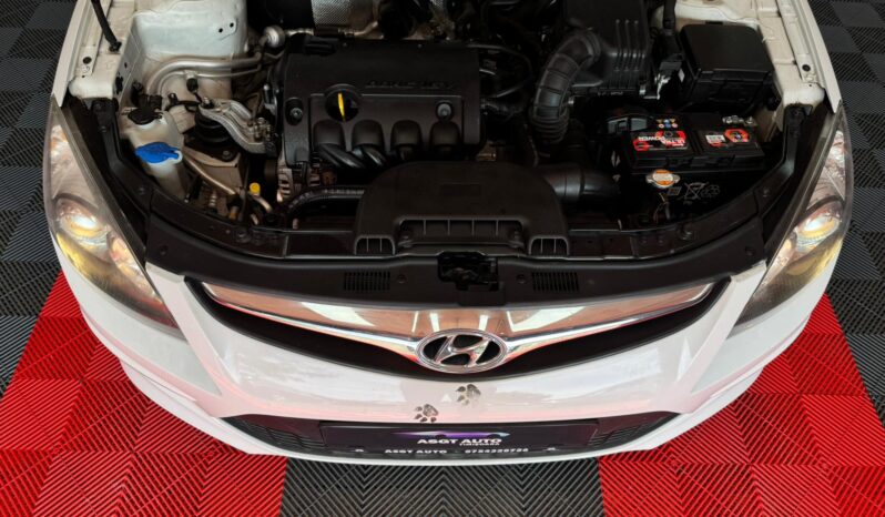 
								HYUNDAI i30 full									