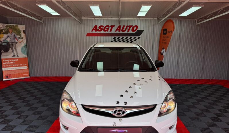 
								HYUNDAI i30 full									