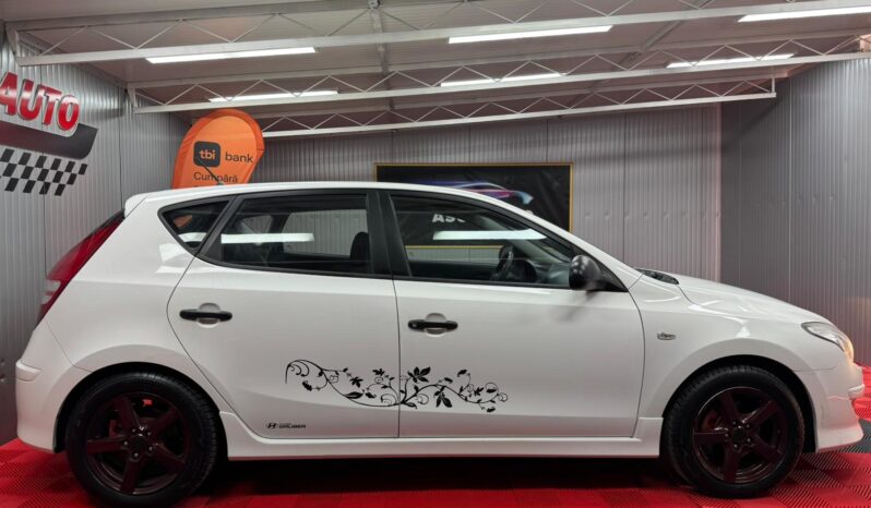 
								HYUNDAI i30 full									