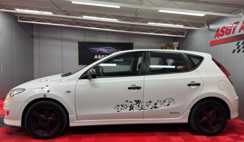 
								HYUNDAI i30 full									
