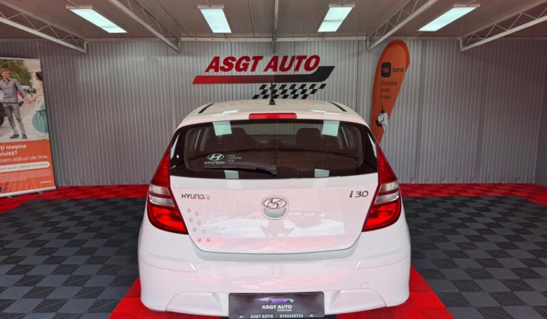 
								HYUNDAI i30 full									