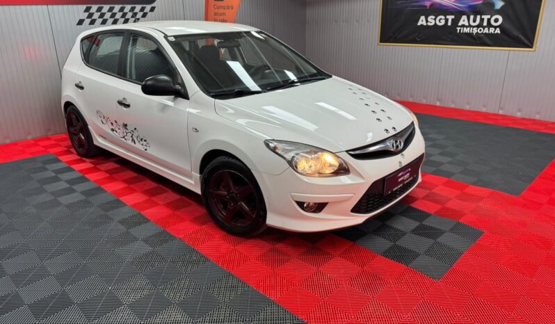 
								HYUNDAI i30 full									