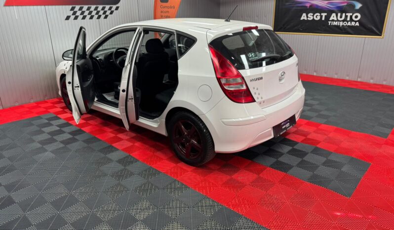 
								HYUNDAI i30 full									