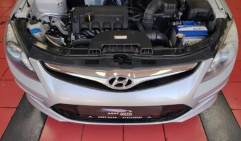 
										HYUNDAI i30 full									