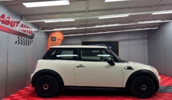 
										MINI COOPER ONE full									