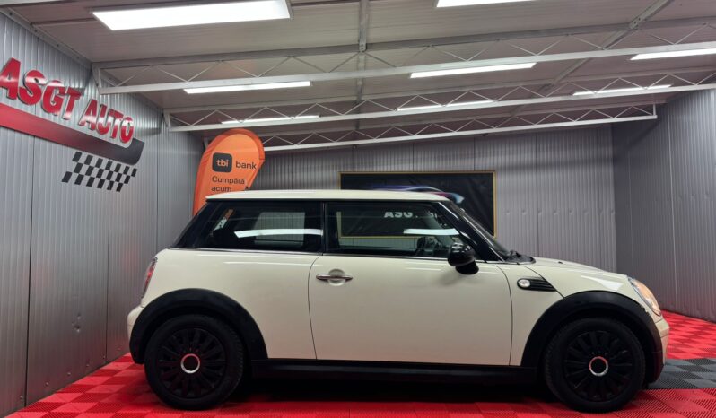 
								MINI COOPER ONE full									
