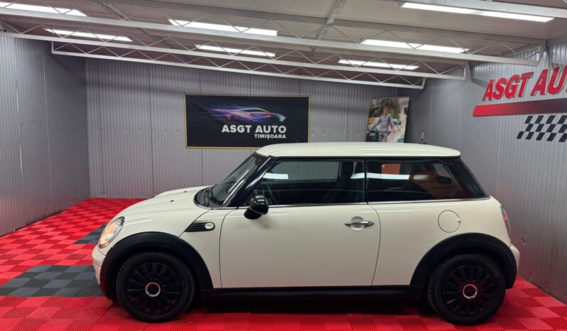
								MINI COOPER ONE full									