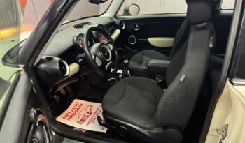 
										MINI COOPER ONE full									