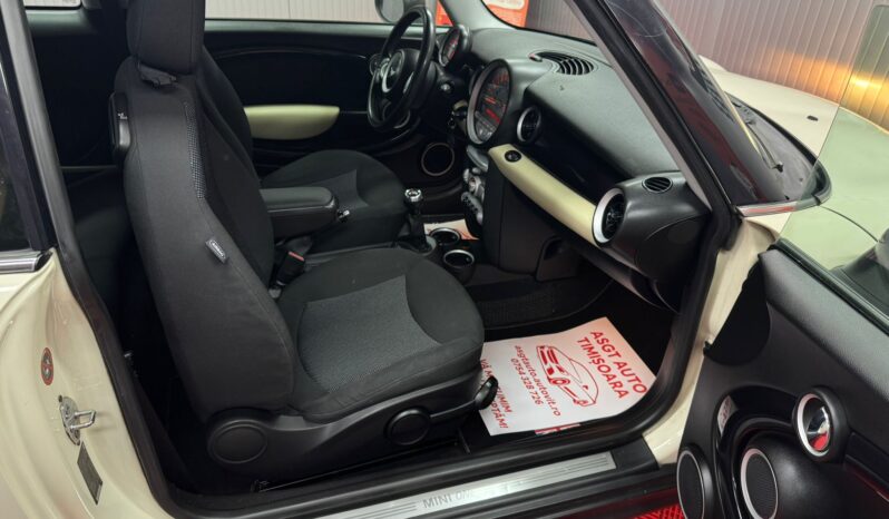 
								MINI COOPER ONE full									