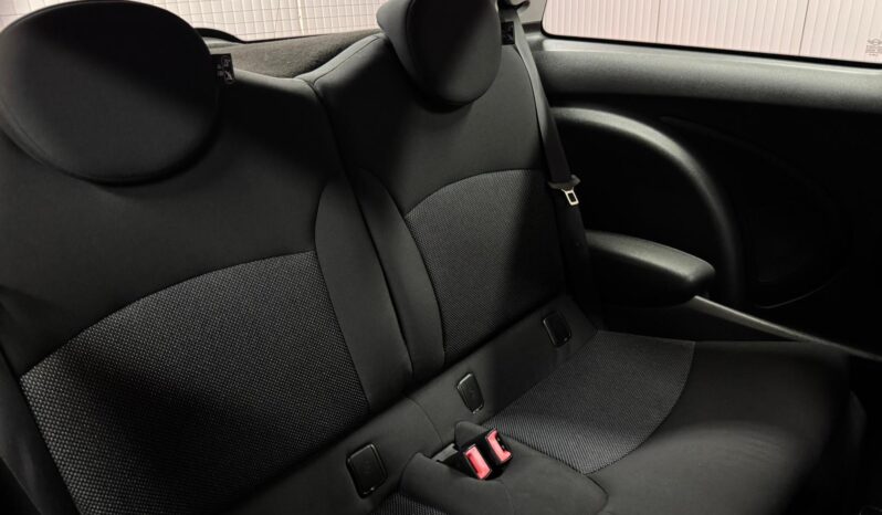 
								MINI COOPER ONE full									