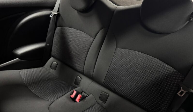 
								MINI COOPER ONE full									