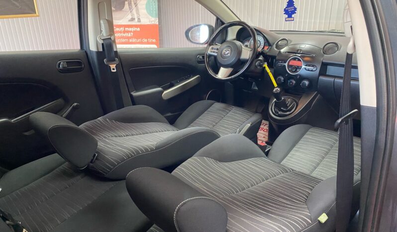 
								MAZDA 2 full									
