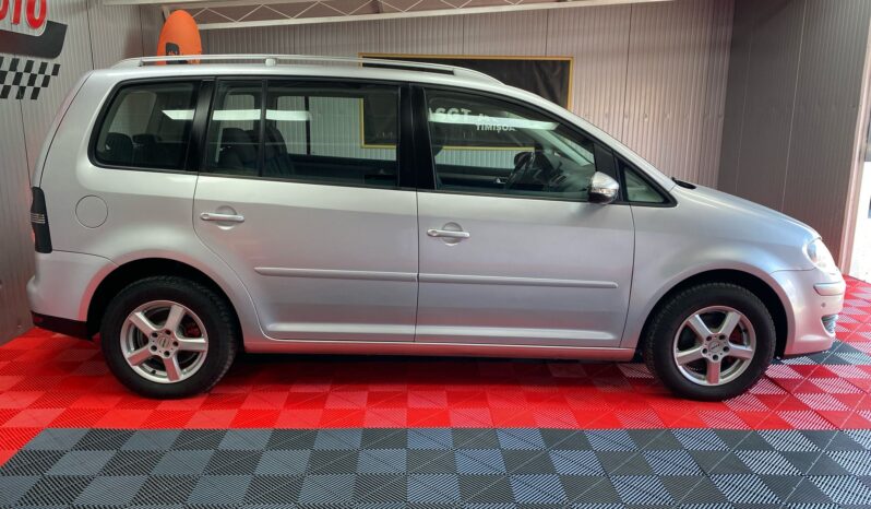 
								VOLKSWAGEN TOURAN full									