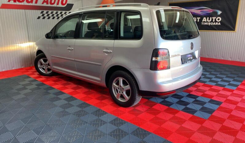 
								VOLKSWAGEN TOURAN full									