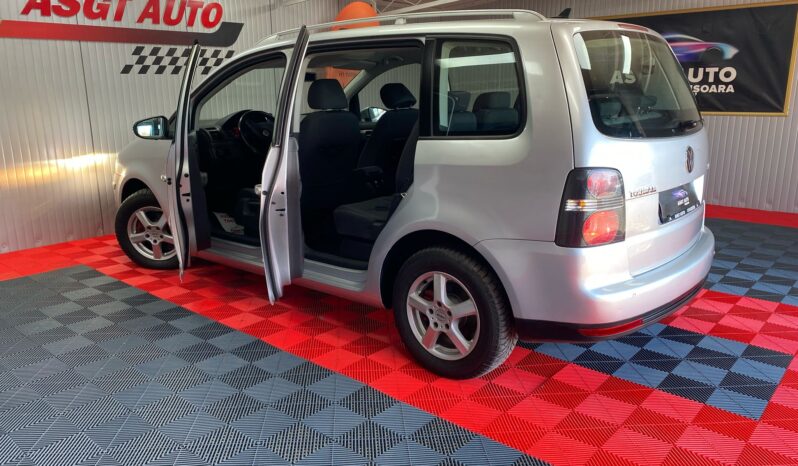 
								VOLKSWAGEN TOURAN full									