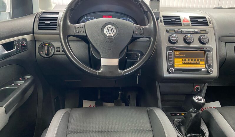 
								VOLKSWAGEN TOURAN full									