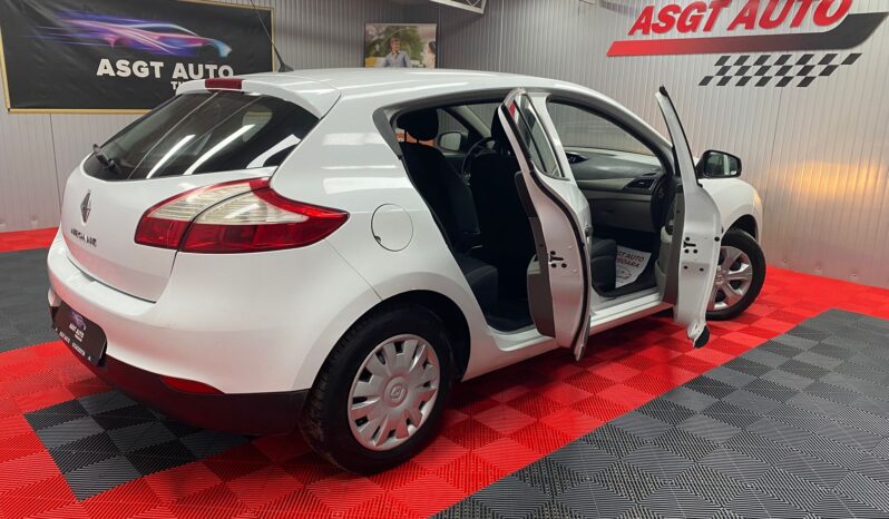
								RENAULT MEGANE full									
