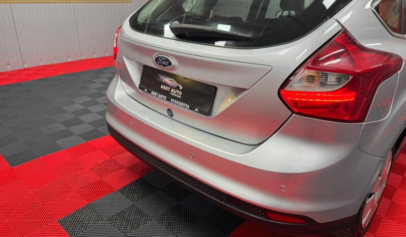 
								FORD FOCUS 2011 full									