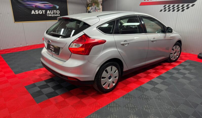 
								FORD FOCUS 2011 full									