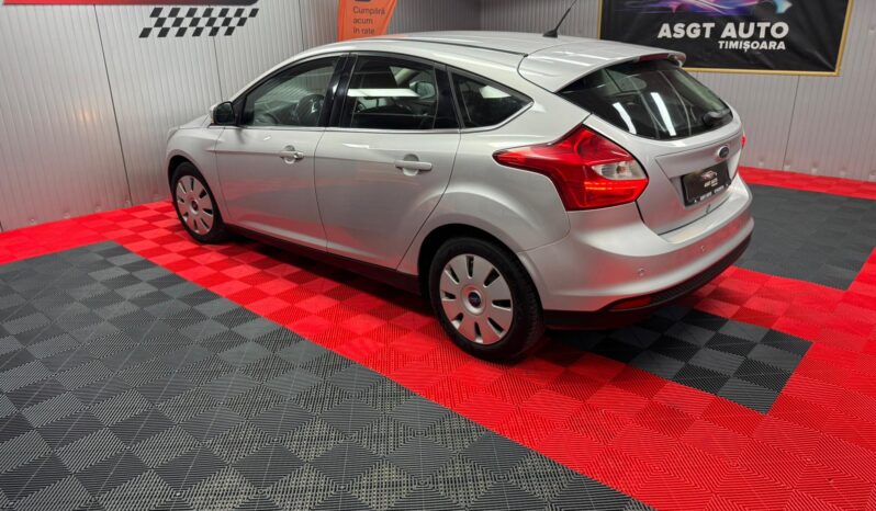 
								FORD FOCUS 2011 full									