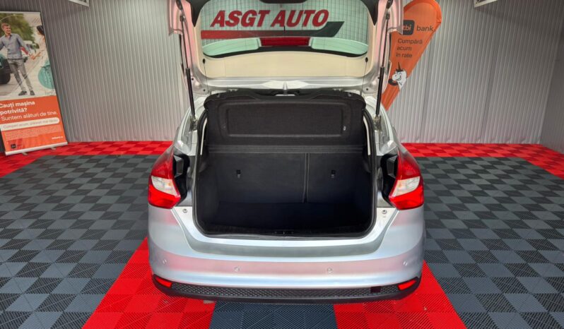 
								FORD FOCUS 2011 full									