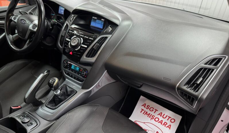 
								FORD FOCUS 2011 full									