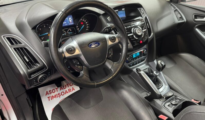 
								FORD FOCUS 2011 full									