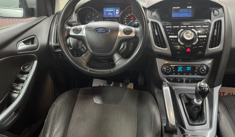 
								FORD FOCUS 2011 full									