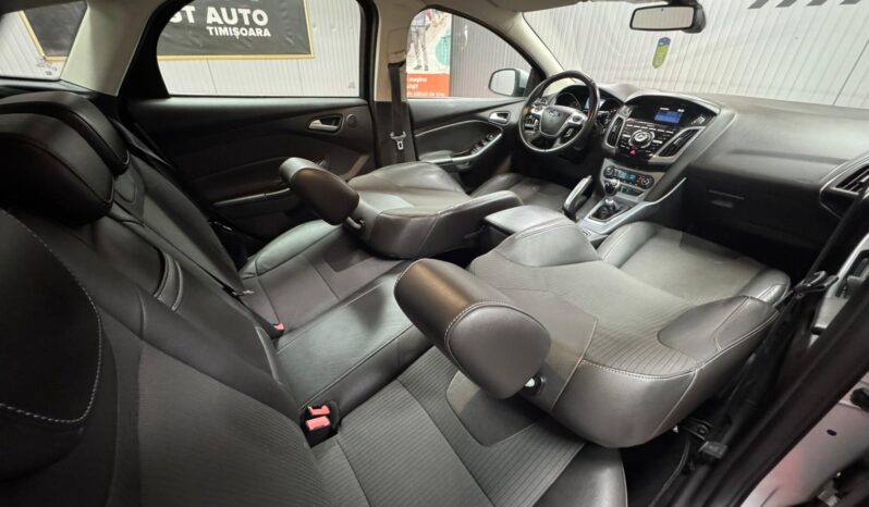 
								FORD FOCUS 2011 full									