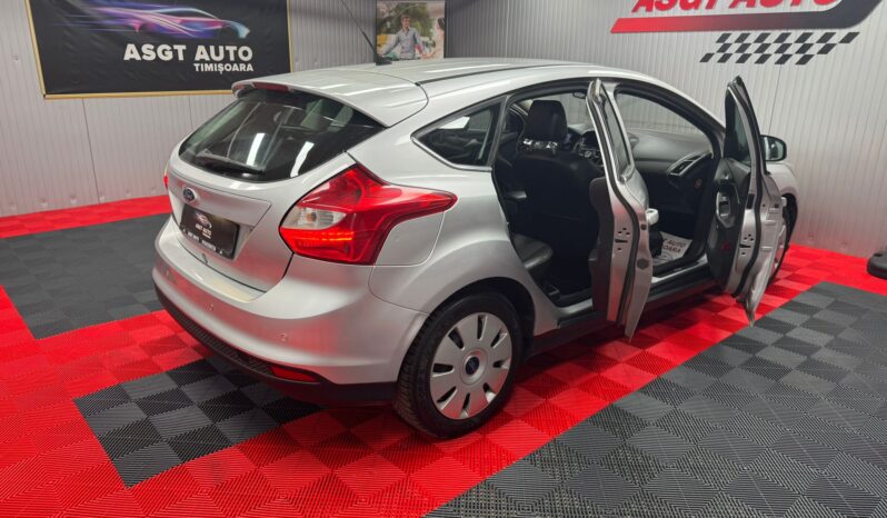 
								FORD FOCUS 2011 full									