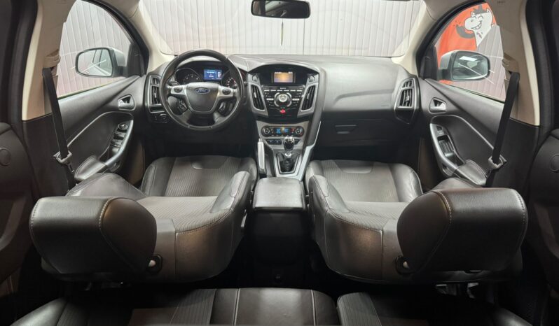 
								FORD FOCUS 2011 full									