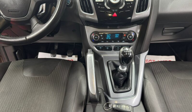 
								FORD FOCUS 2011 full									