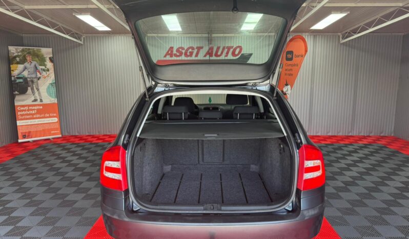 
								SKODA OCTAVIA full									