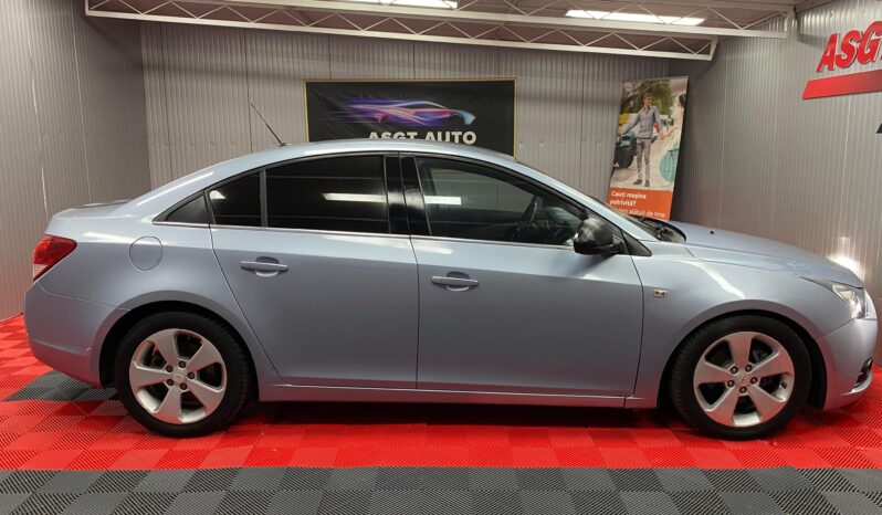 
								CHEVROLET CRUZE full									