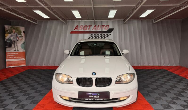
								BMW SERIA 1, CUTIE AUTOMATA, DISTRIBUTIE PE FATA full									