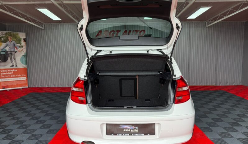
								BMW SERIA 1, CUTIE AUTOMATA, DISTRIBUTIE PE FATA full									