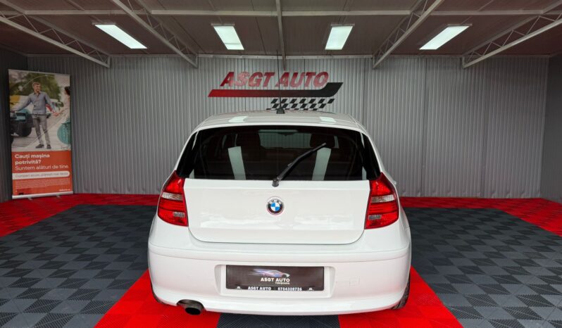 
								BMW SERIA 1, CUTIE AUTOMATA, DISTRIBUTIE PE FATA full									