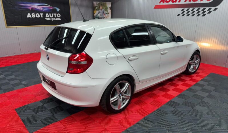 
								BMW SERIA 1, CUTIE AUTOMATA, DISTRIBUTIE PE FATA full									