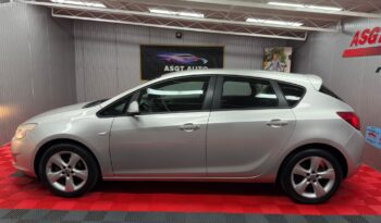 
										OPEL ASTRA J BENZINA full									