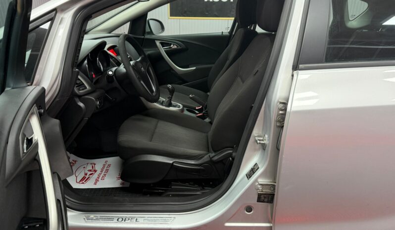 
								OPEL ASTRA J BENZINA full									