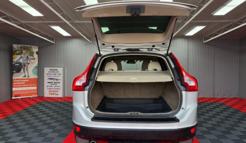 
								VOLVO XC60, 4X4 full									