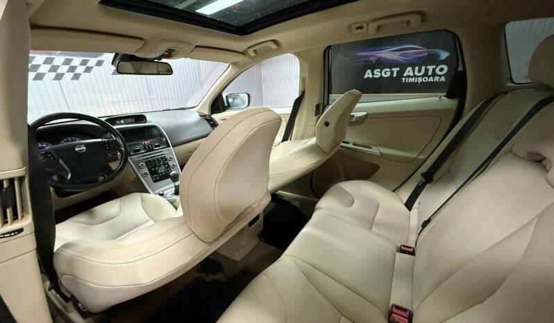 
								VOLVO XC60, 4X4 full									