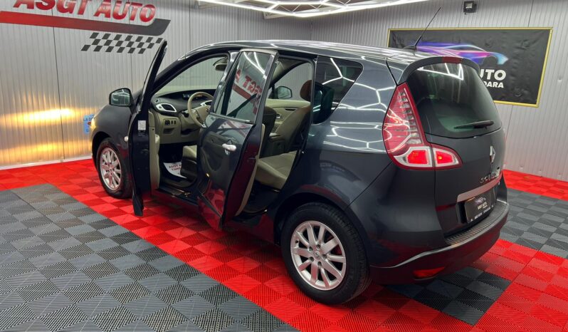 
								RENAULT SCENIC 2011 full									