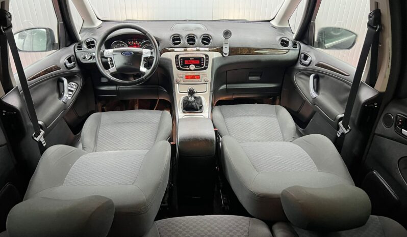 
								FORD GALAXY GHIA full									