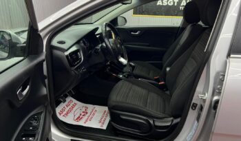 
										KIA STONIC 2018 BENZINA full									