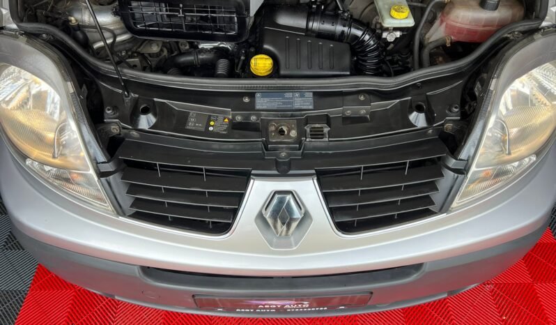 
								RENAULT TRAFIC 9 LOCURI full									