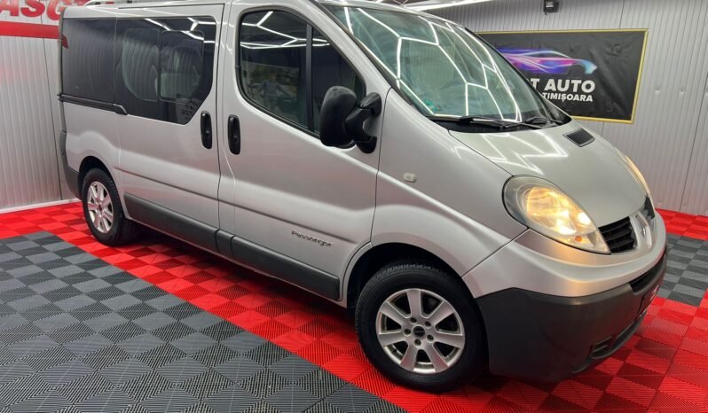 
								RENAULT TRAFIC 9 LOCURI full									