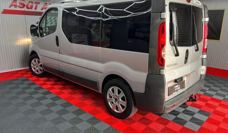 
								RENAULT TRAFIC 9 LOCURI full									