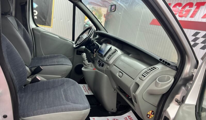 
								RENAULT TRAFIC 9 LOCURI full									